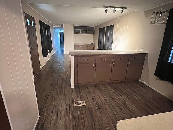 5th image of 93 Jenny Ln