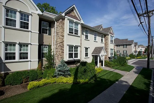 Fairfield Courtyard at Farmingdale — Photo 9