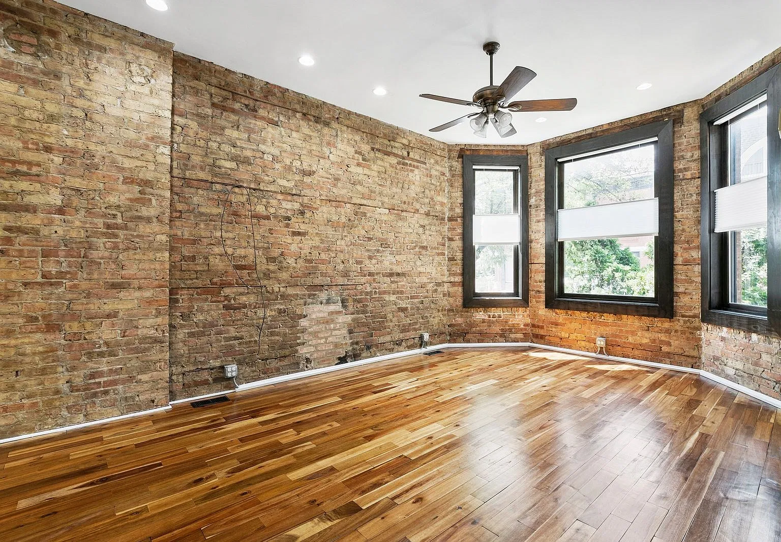 1219 N Damen Ave — Photo 4