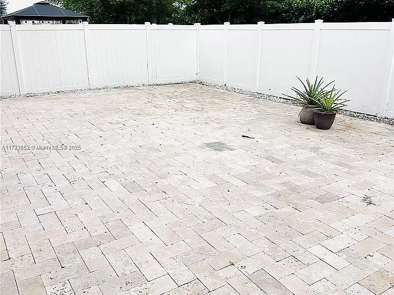 4 bed, 3.0 bath, 2402 sqft, $4,200 — Photo 4