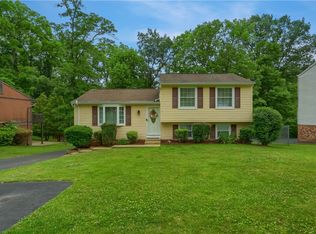 1911 Riggs Rd, South Park, PA 15129