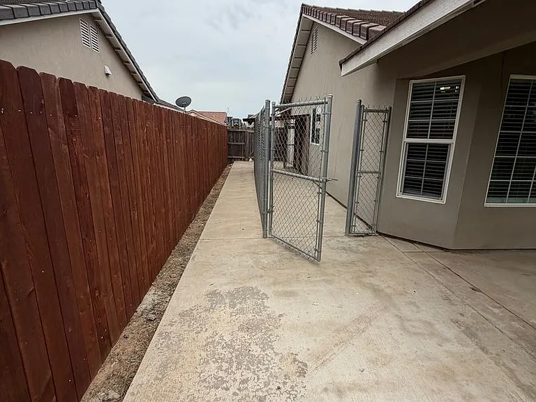 2892 Florence Ave — Photo 24