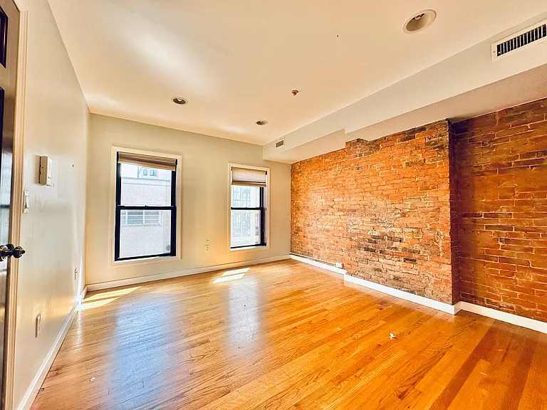 831 Chapel St — Photo 16