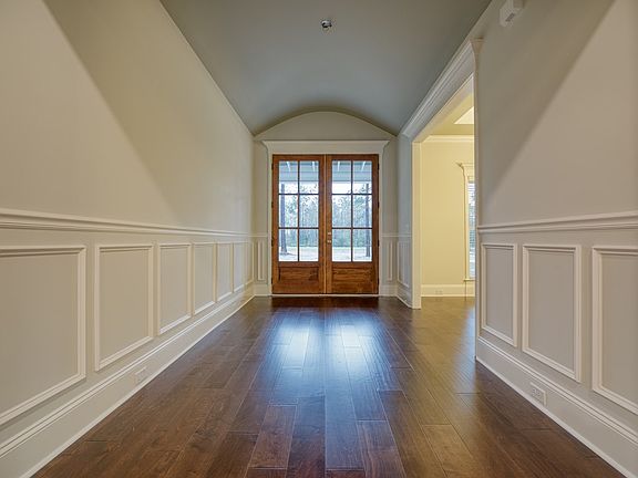 3rd image of 320 Walton Way Dr