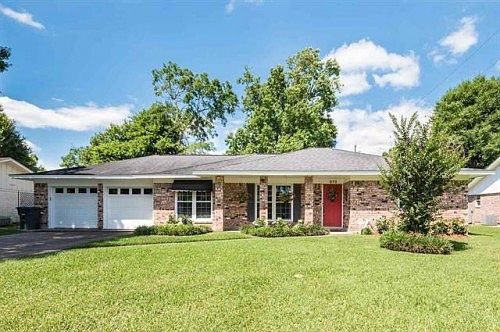 2nd image of 975 Elaine Dr