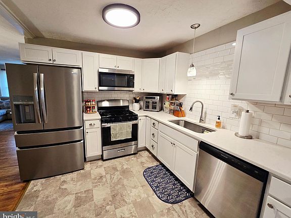 5th image of 2417 Berkshire Ln