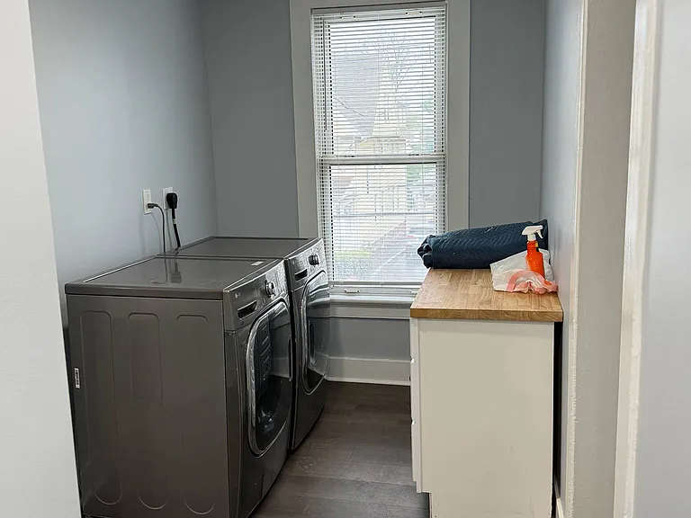17 E 9th St #2 — Photo 7