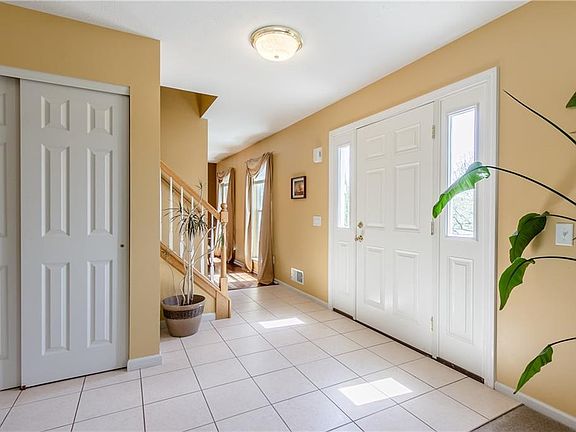 4th image of 50 Ayrshire Ln
