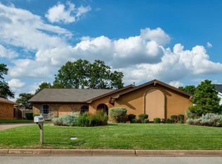 1105 Briarcreek Dr, Arlington, TX 76012