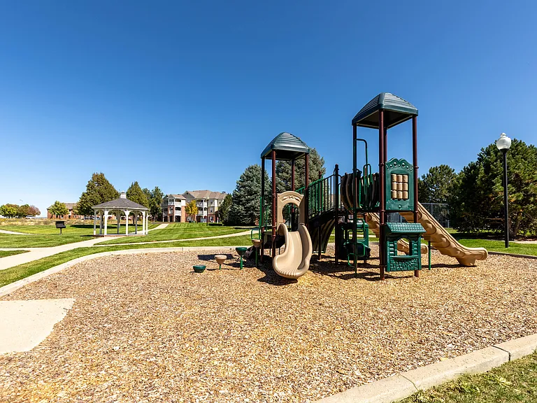 Sterling Park Apartments — Photo 10