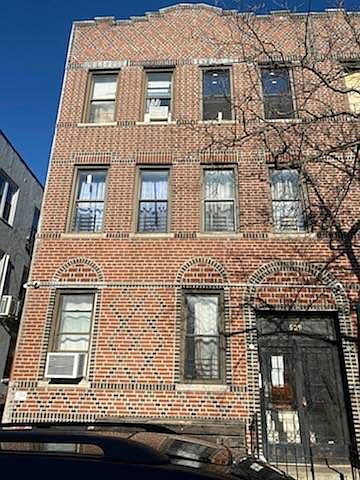 1st image of 589 E 93rd St
