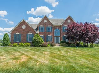 33 Knights Crest Ct, Souderton, PA 18964