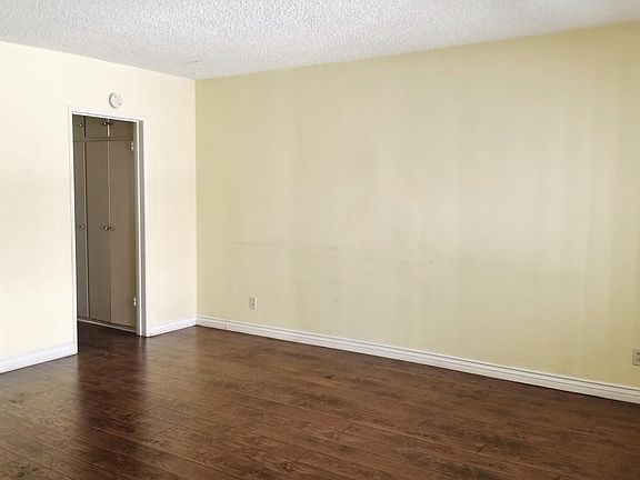 3rd image of 712 N Jackson St APT 6