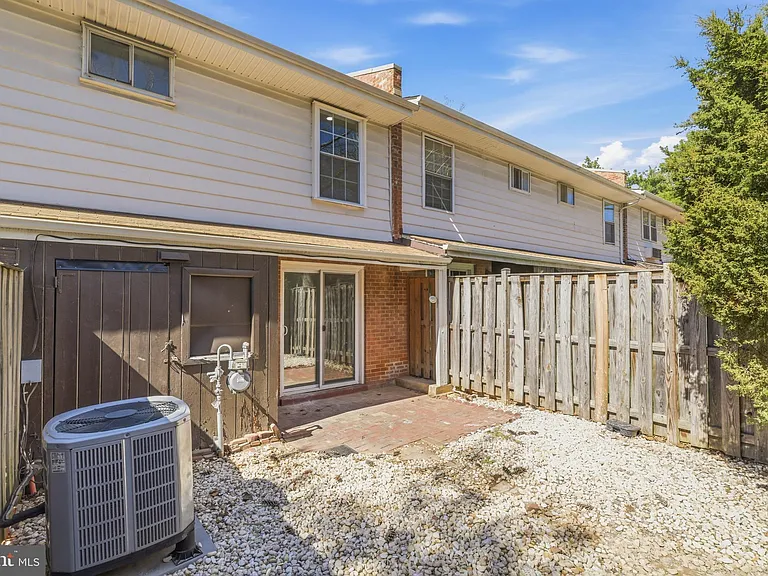 102 N Duke Dr — Photo 24
