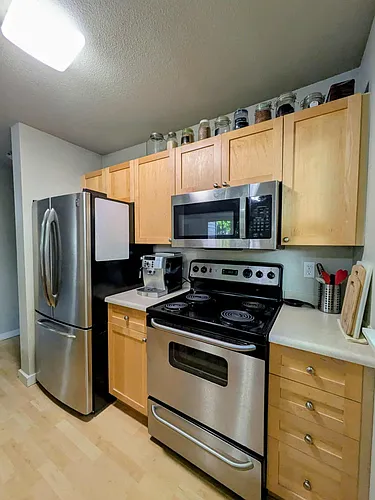 9805 Avondale Rd NE Photo 1