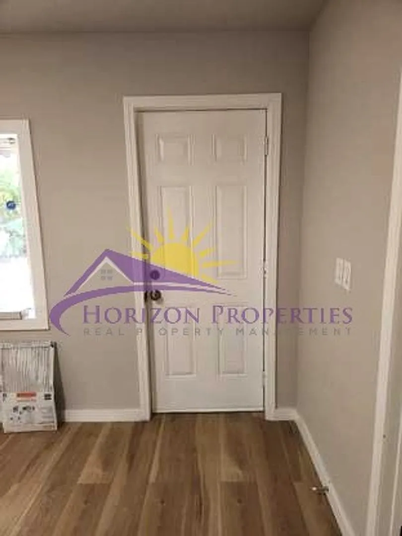 Remodeled 3 Bed 2 Bath 1,050 Sq Ft Oak Park Home — Photo 3