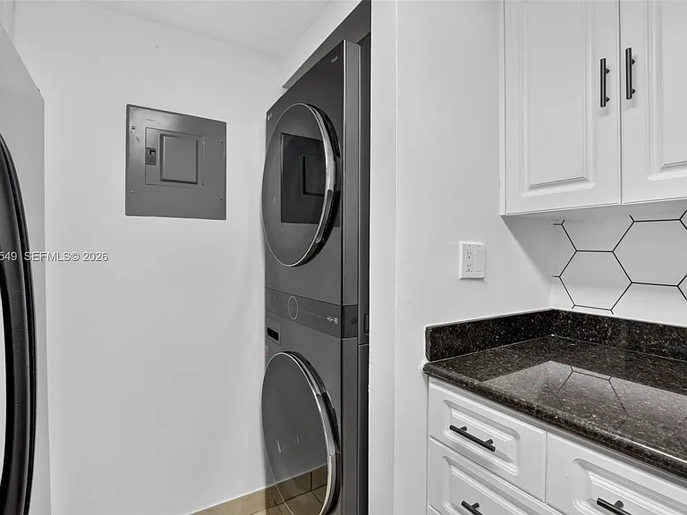 220 Lakeview Dr #210 — Photo 11