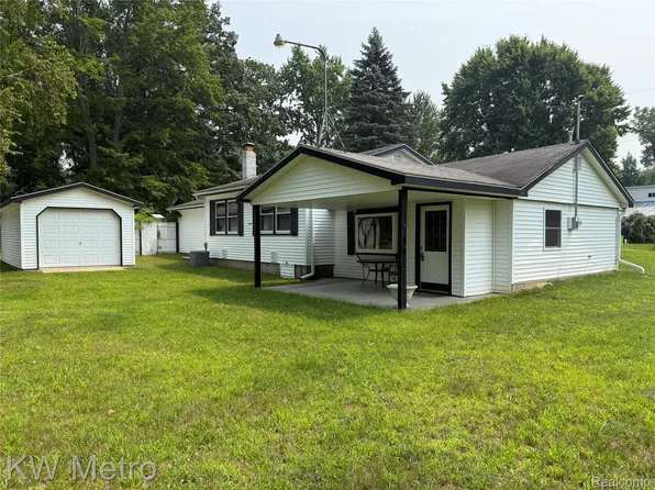 1834 Meadowview St, Gladwin, MI 48624
