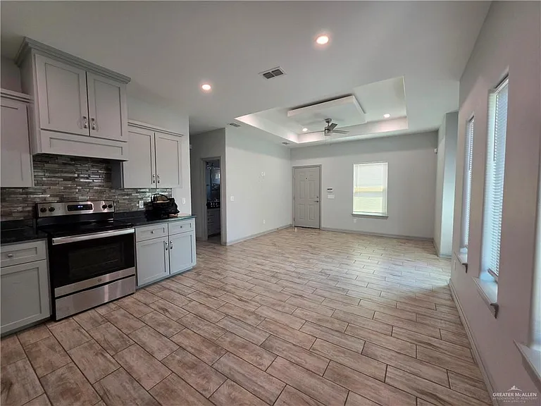 5804 Nightingale Ave #4 — Photo 4