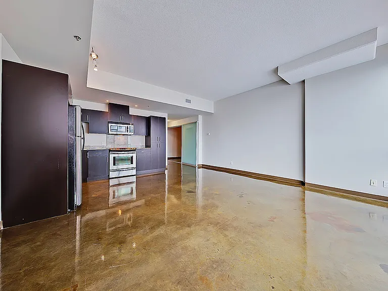 135 13th Ave SW #911 — Photo 7