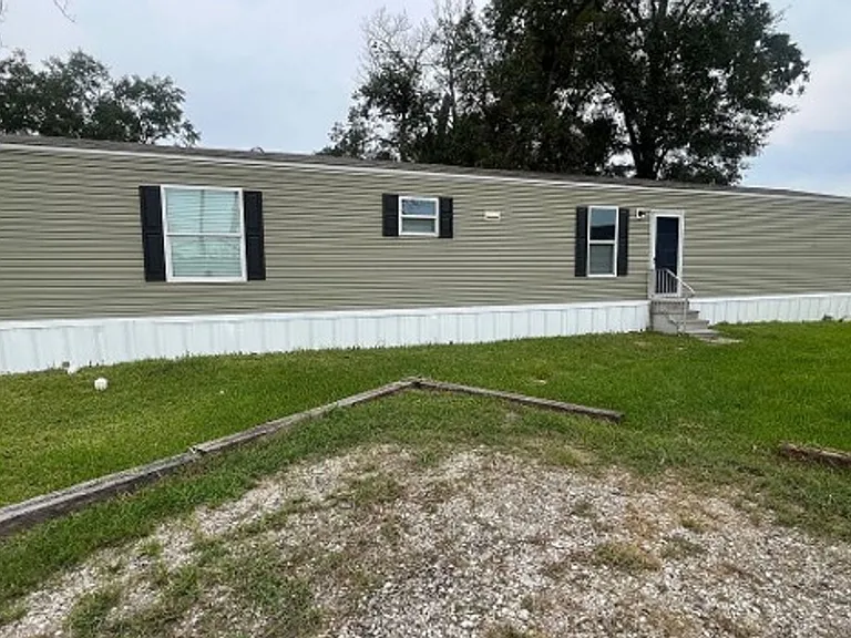 301 Henning Dr — Photo 1