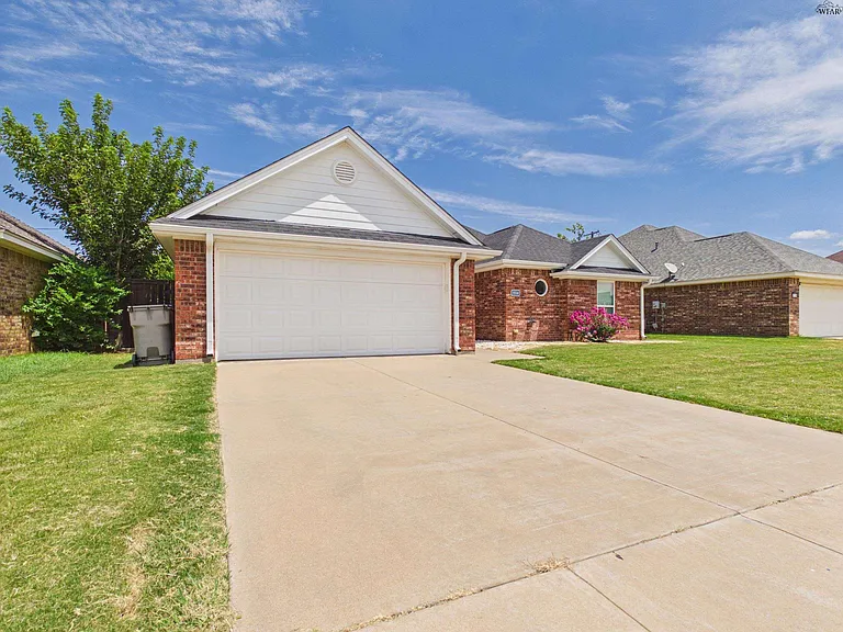 5516 Chinaberry Dr — Photo 2