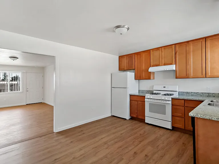 2642 35th Ave #C — Photo 7