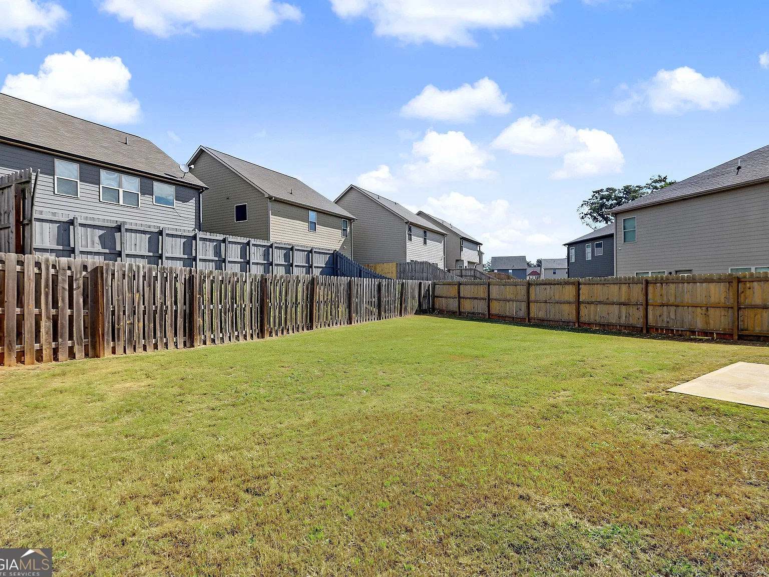 4 bed, 3.5 bath, 2465 sqft, $2,300 — Photo 4