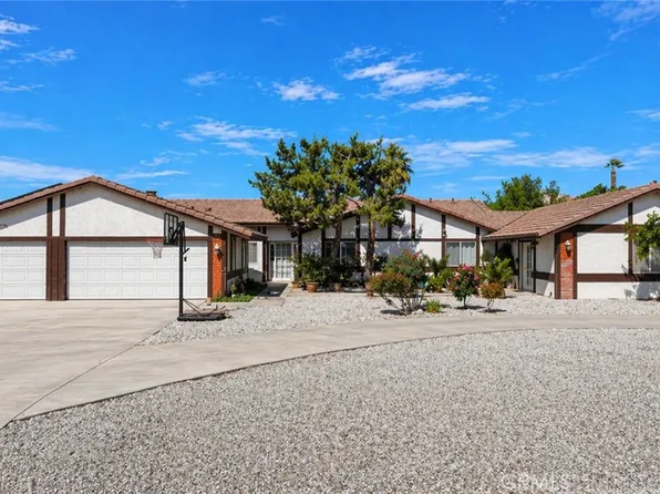 16258 Chiwi Rd, Apple Valley, CA 92307