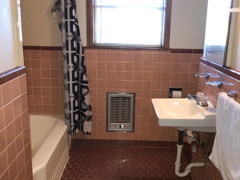 2106 Old Henderson Hwy — Photo 2