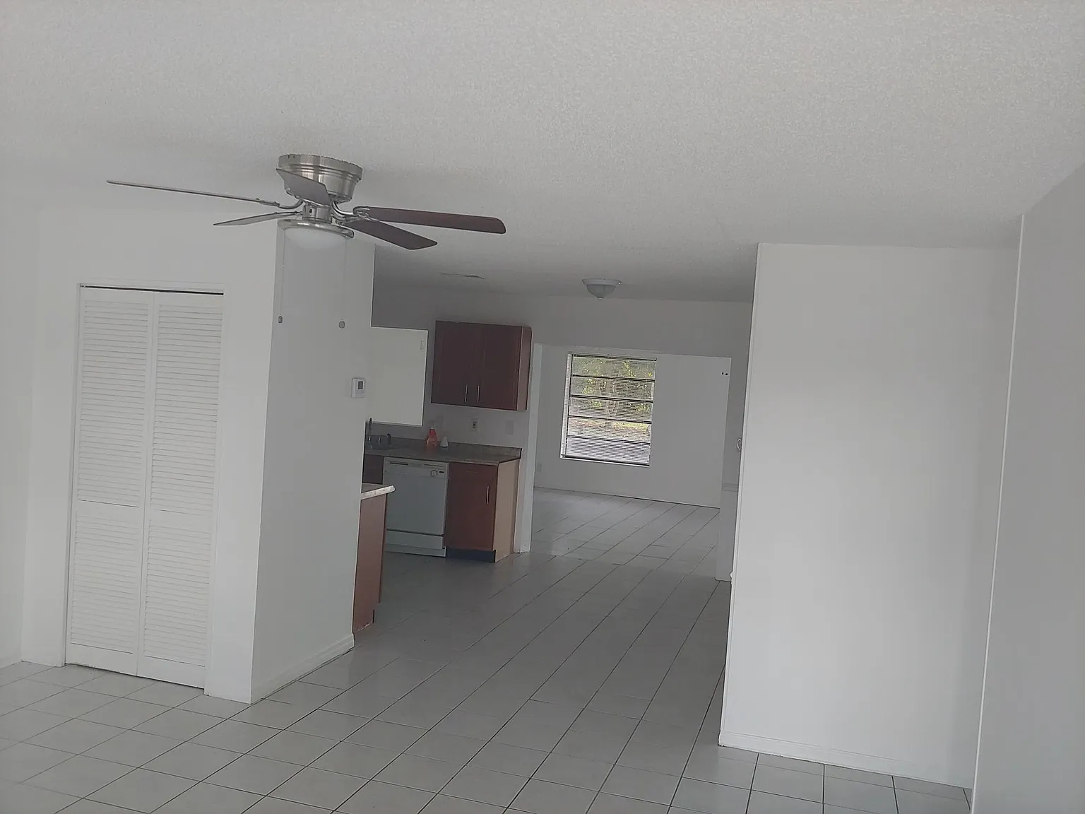 4 bed, 2000 sqft, $3,300 — Photo 4