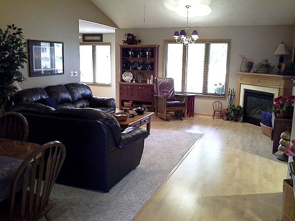 3rd image of 3303 Schroeder Ave