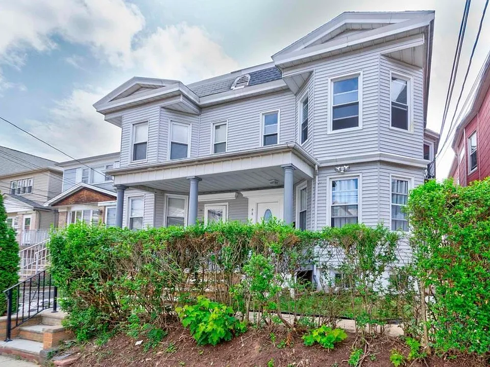 98 Trask Ave
