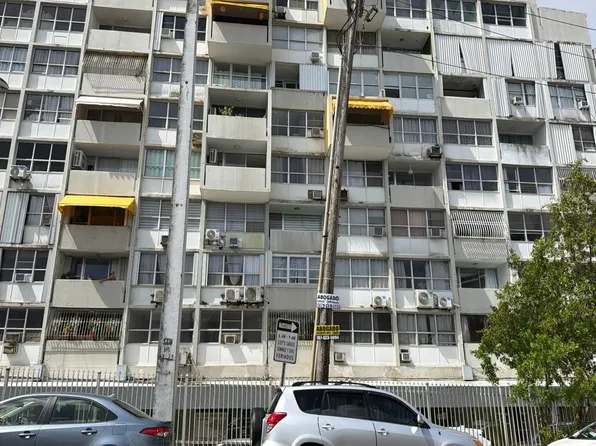 Cond Cristal APT 201, San Juan, PR 00923