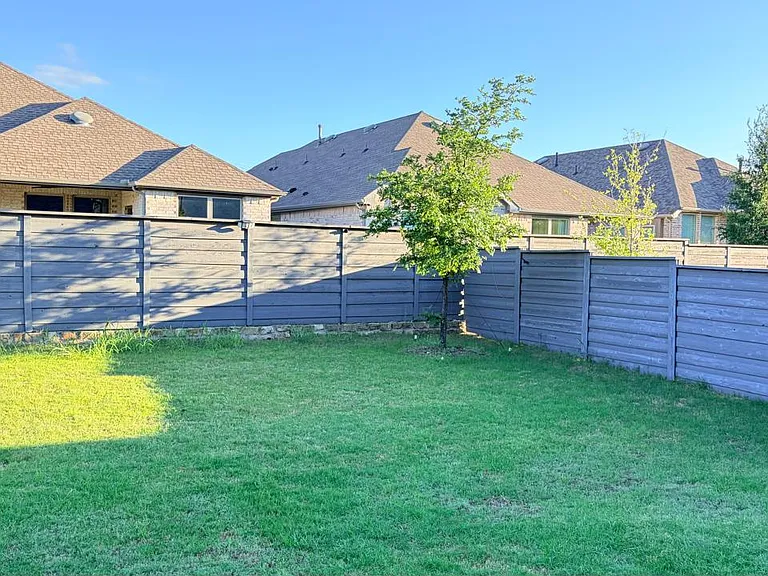 524 Oakmoss St — Photo 35