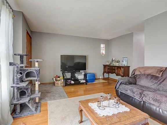 4th image of 4960 N Melvina Ave