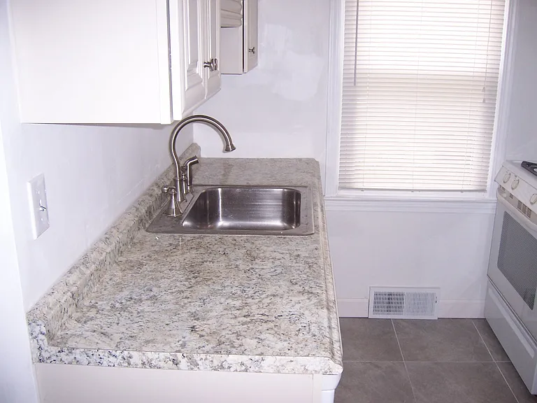 578 Kensington Ave — Photo 16