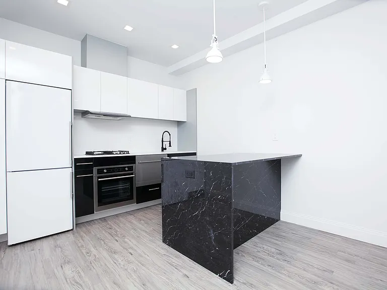 139 Alexander Ave #A2 — Photo 5