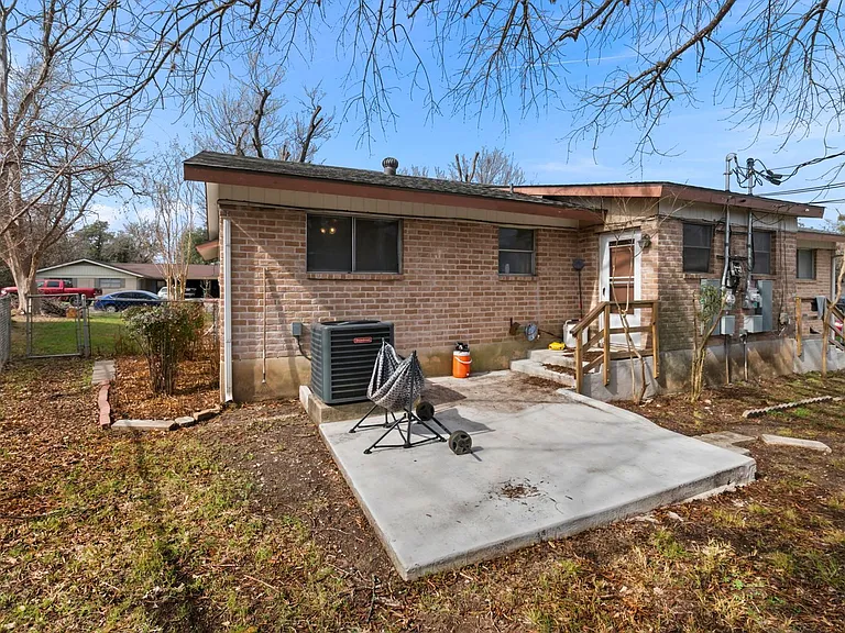 130 Algarita Rd — Photo 22