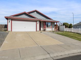 109 Nugget St, Moxee, WA 98936