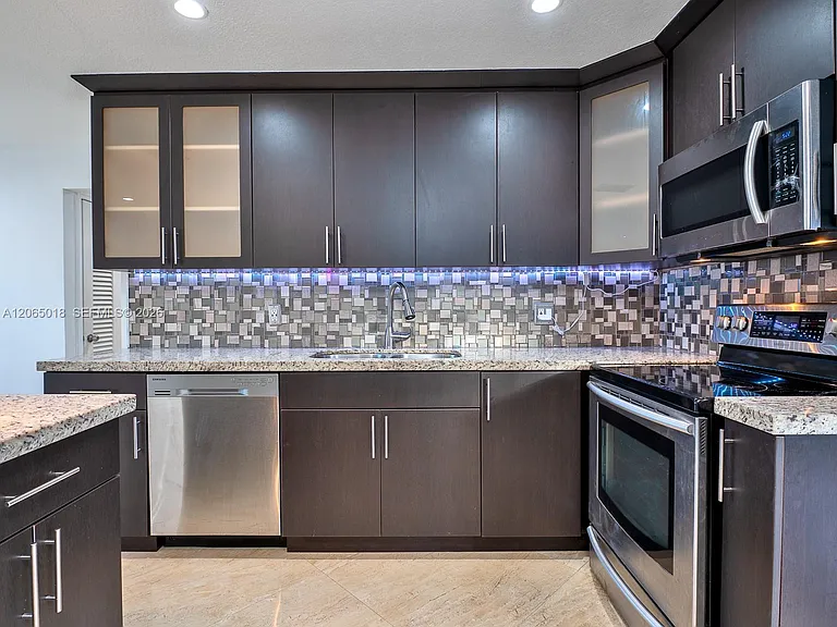 2618 Sherman St — Photo 12