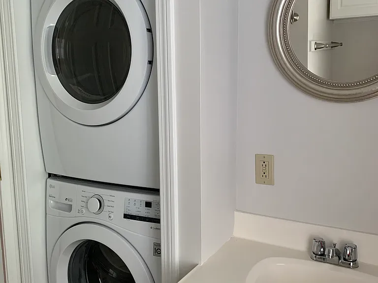 In-unit washer/dryer
