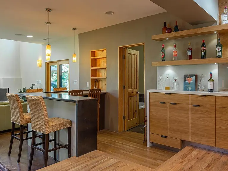 929 Madison St NE — Photo 12