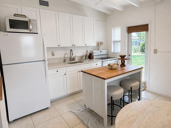 5th image of 129 SW 21ST Way