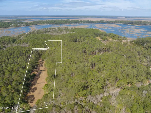 52 Old Smugglers Wharf Rd, Saint Helena Island, SC 29920