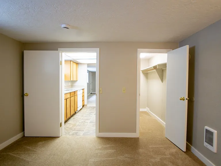 Great NW Location: Spacious 1 Bedroom Ready Now! — Photo 10