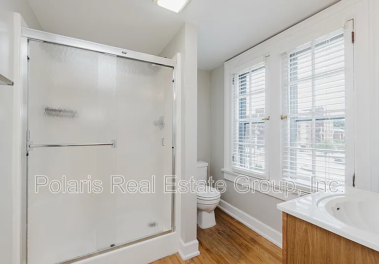 101 E 14th St #3 — Photo 28