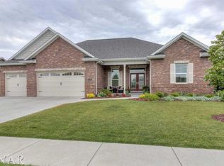 3211 Baer Rd, Bloomington, IL 61704