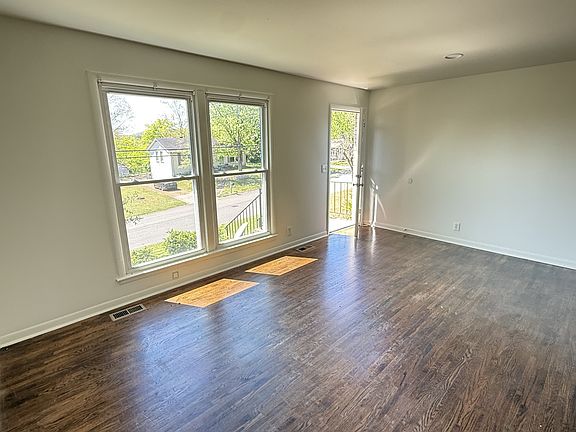 3rd image of 638 Hicks Rd
