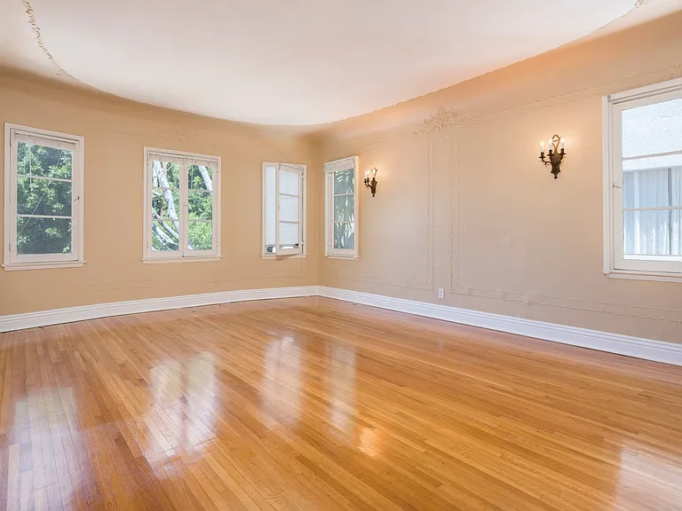 223 S Gale Dr — Photo 14